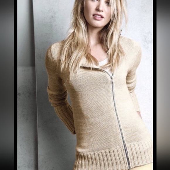 Victoria Secret Beige Zip Up Asymmetrical Collar, Cuff's And Bottom Ribbed Sweat - Picture 2 of 4